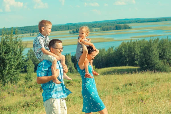 Ung, vakker familie – stockfoto