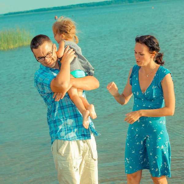 Famiglia divertendosi — Foto Stock