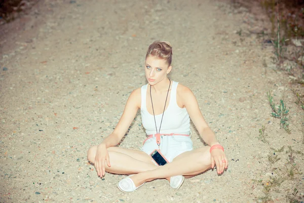 Hipster girl in shorts and t shirt — Stock Photo, Image