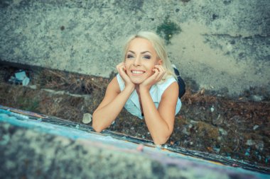 yukarı doğru seyir güzel kız