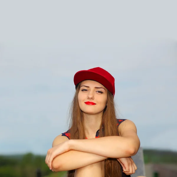 时尚年轻女孩的肖像 — 图库照片