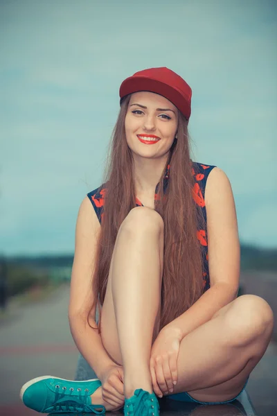 Portrait of fashion young girl — Stock Photo, Image