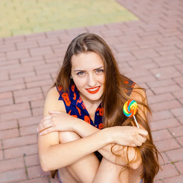 Fashion girl with lollipop — Stock Photo, Image