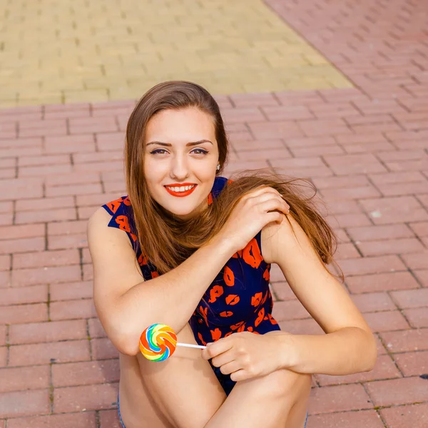 Fashion girl with lollipop — Stock Photo, Image