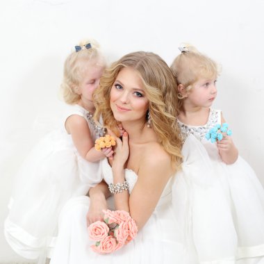 iki genç kızı ile anne