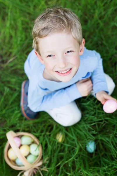 Niño en el tiempo de Pascua — Foto de Stock