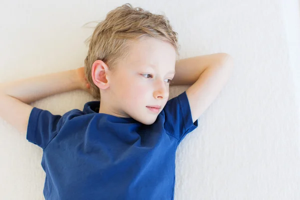 Thinking upset child — Stock Photo, Image