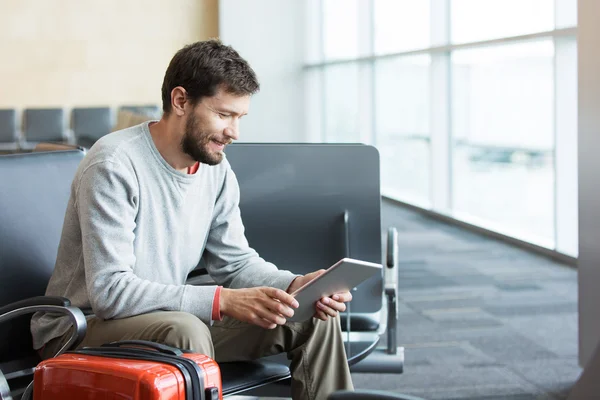 Mann arbeitet am Flughafen — Stockfoto