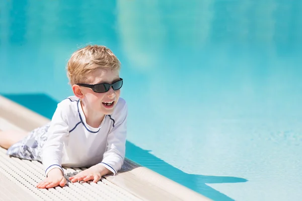 Kid enjoying the pool — Stock Photo, Image