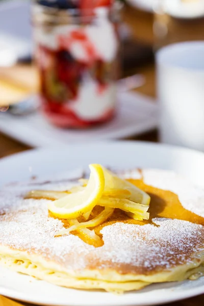 Pannenkoeken voor het ontbijt — Stockfoto