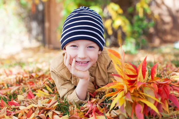 Jongen op val tijd — Stockfoto