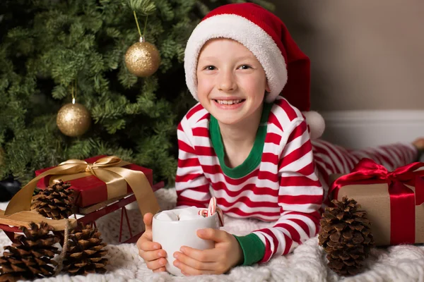 Criança na época do Natal — Fotografia de Stock