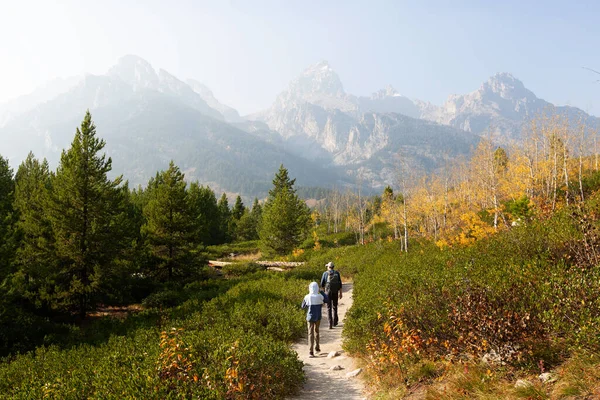 Family Two Father Son Hiking Enjoying Gorgeous Views Grand Teton 로열티 프리 스톡 이미지