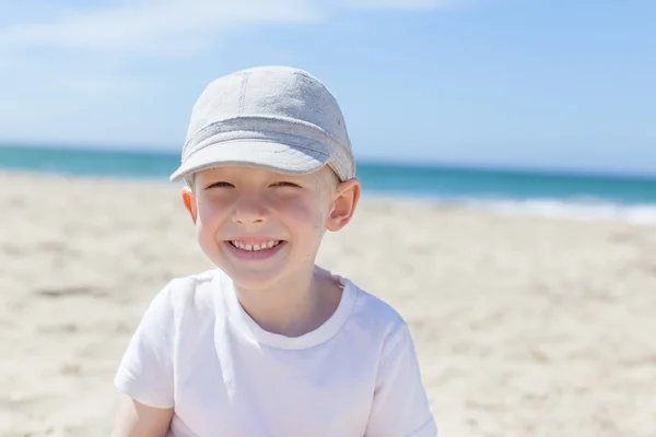 Bambino in spiaggia — Foto Stock