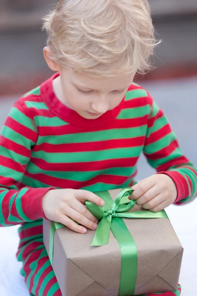 Niño en Navidad — Foto de Stock