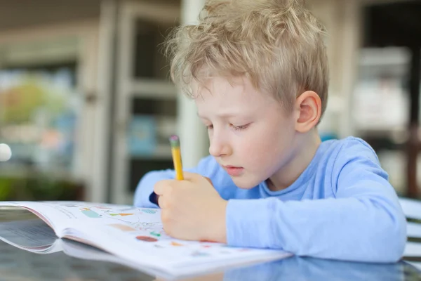 Kid writing — Stock Photo, Image