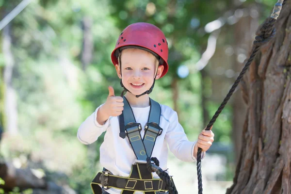 Kid at adventure park — Stock Photo, Image