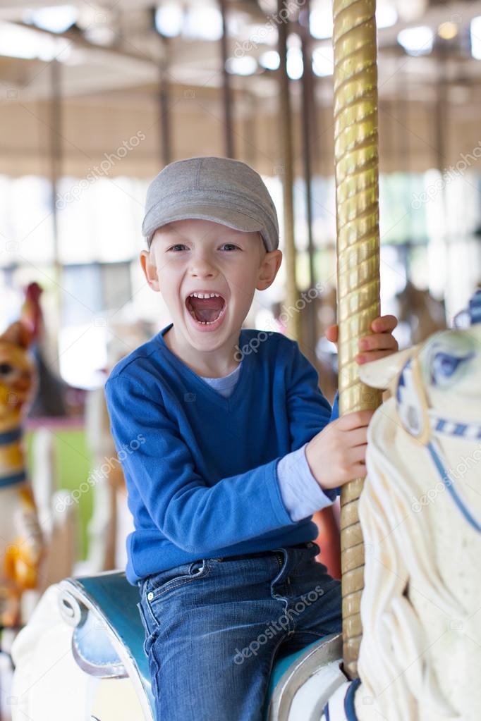 kid at the amusement park