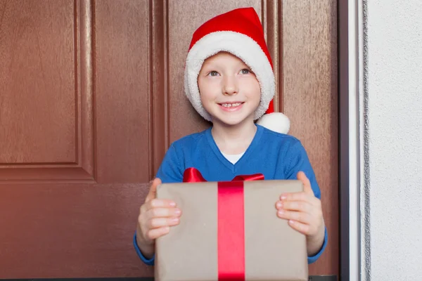 Kind zur Weihnachtszeit — Stockfoto