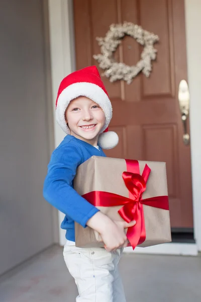 Dziecko w czasie świąt Bożego Narodzenia — Zdjęcie stockowe