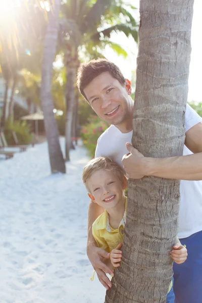 Familie op vakantie — Stockfoto