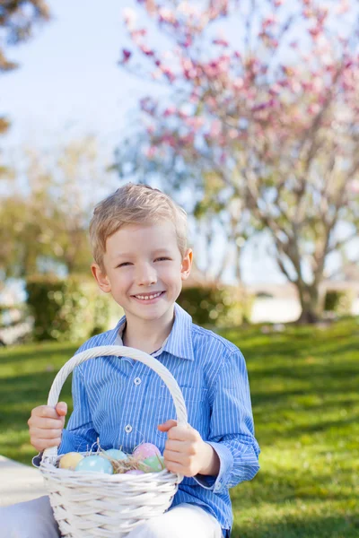 Jongen op Pasen moment — Stockfoto