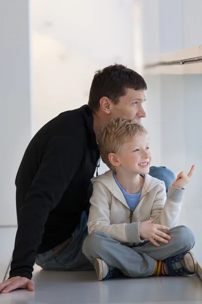 Familie am Flughafen — Stockfoto