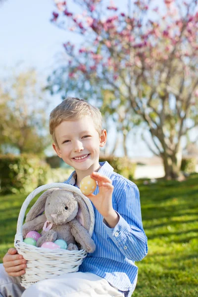 Kid op Pasen tijd Rechtenvrije Stockfoto's