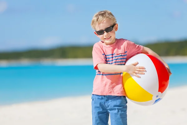 Gamin à la plage — Photo