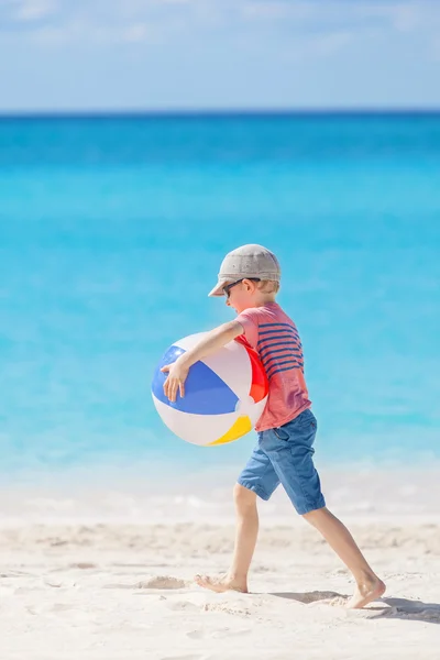 Kind am Strand — Stockfoto