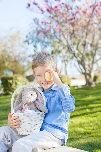 Ragazzo a Pasqua — Foto Stock