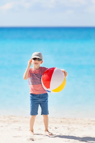 Kid at the beach — Stock Photo, Image