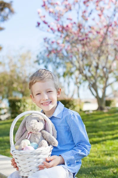 Niño en el tiempo de Pascua — Foto de Stock