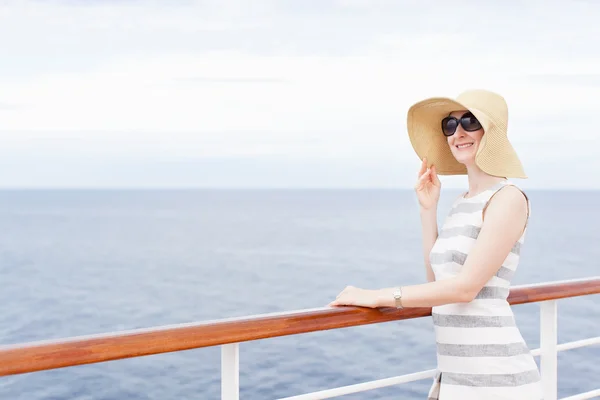 Woman at cruise ship — Stock Photo, Image