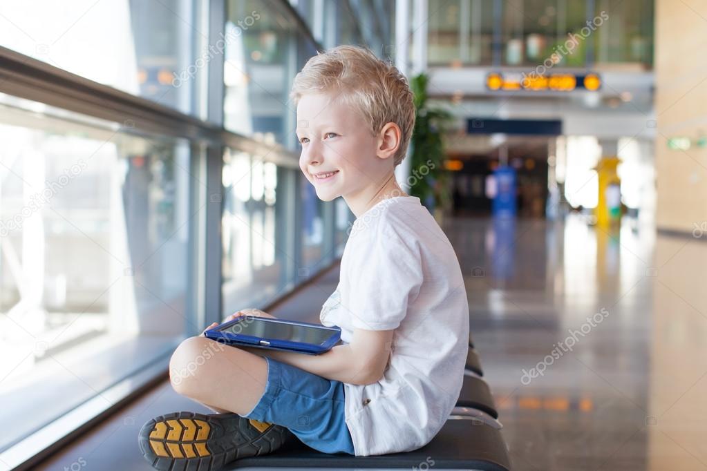 kid at airport