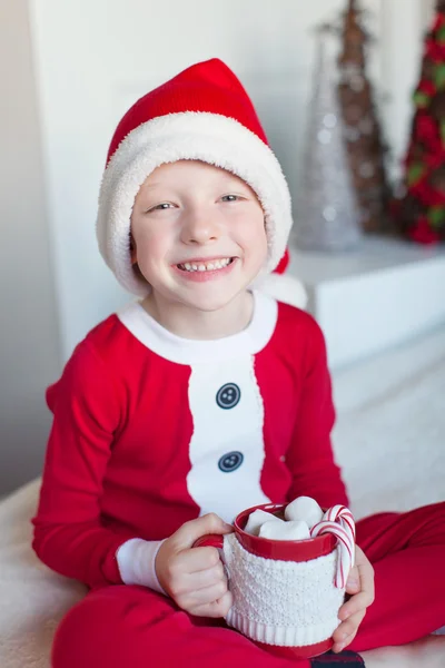 Criança na época do Natal — Fotografia de Stock