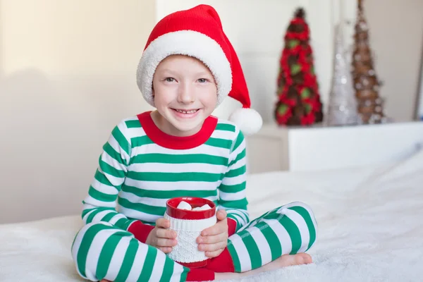 Kid op Kerstmis — Stockfoto