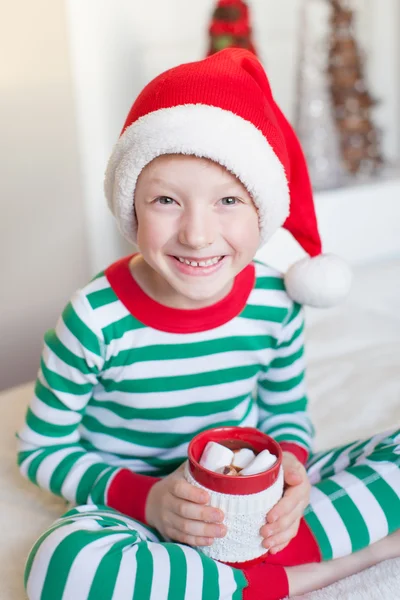 Kid op Kerstmis — Stockfoto