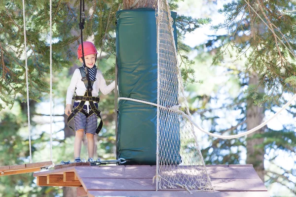 Kid in adventure park — Stock Photo, Image