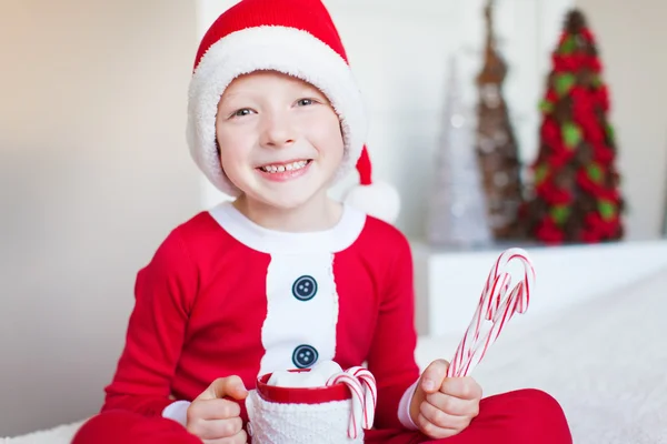 Chlapec a vánoční téma — Stock fotografie