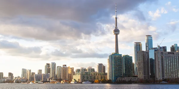 Toronto skyline bij dageraad — Stockfoto