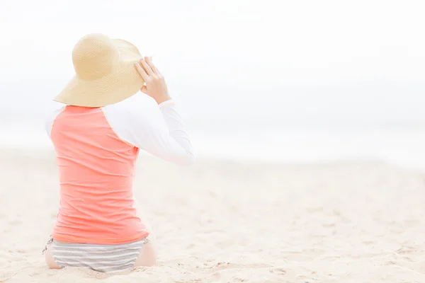 Vrouw in rashguard — Stockfoto