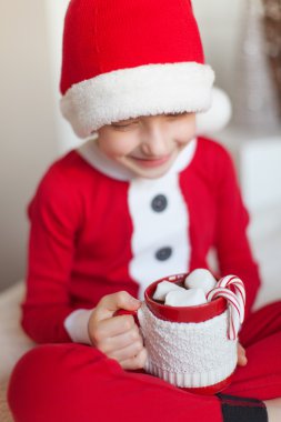 Noel Tema evde