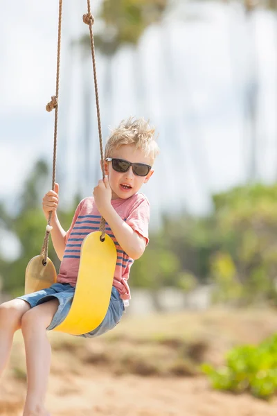 Niño en swing —  Fotos de Stock
