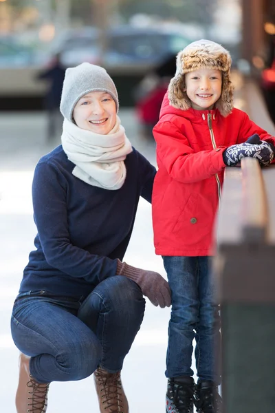 Familie skøjteløb - Stock-foto