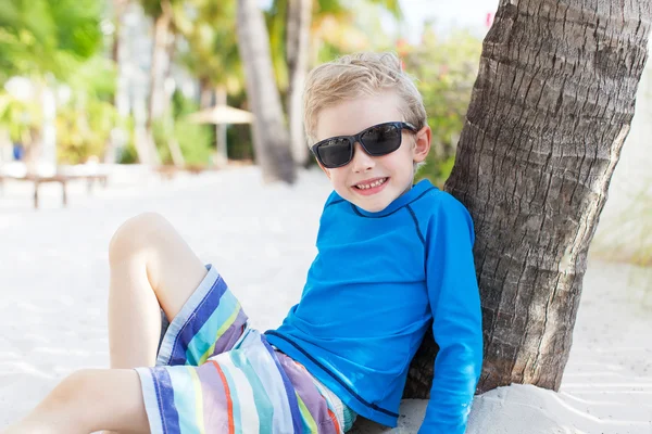 Bambino in spiaggia — Foto Stock