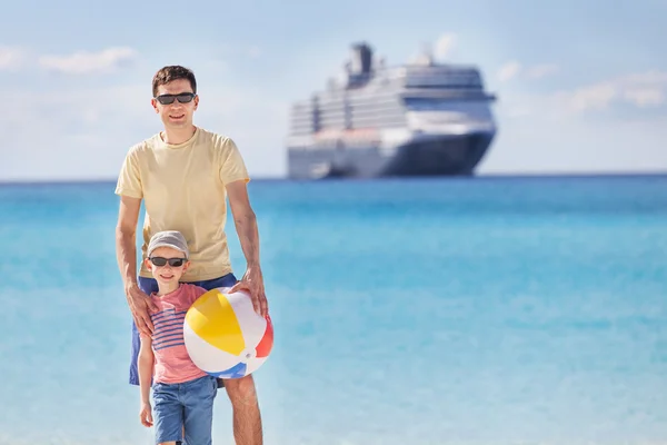 Croisière en famille heureuse — Photo