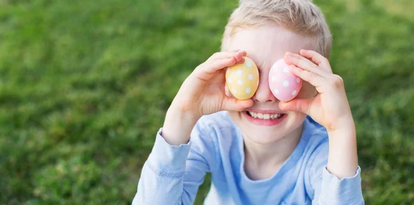 Enfant à l'heure de Pâques — Photo