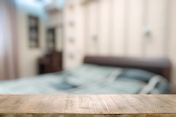 Holztisch im Schlafzimmer — Stockfoto