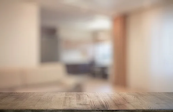 Träbord i vardagsrummet — Stockfoto